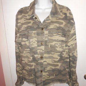 Sanctuary Size Medium Camo Print Utility Jacket